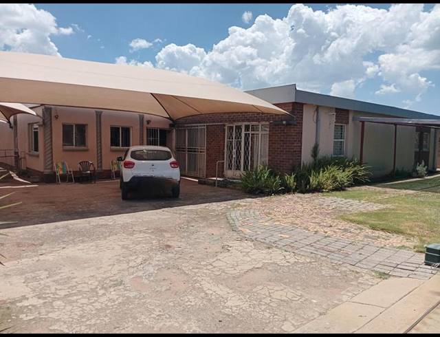 4 BEDROOM HOUSE FOR SALE IN VANDERBIJLPARK CE 3